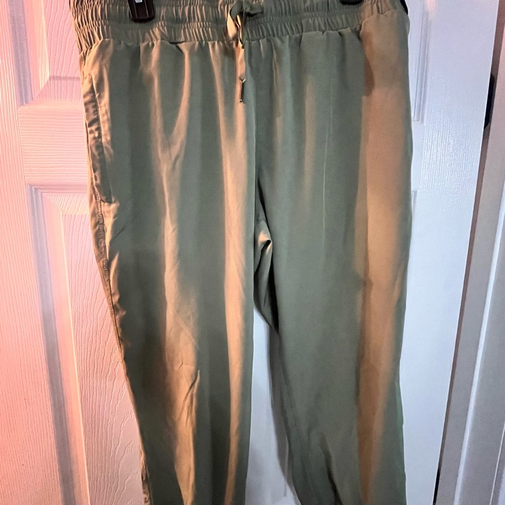 Kyodan Women's Olive Green Joggers